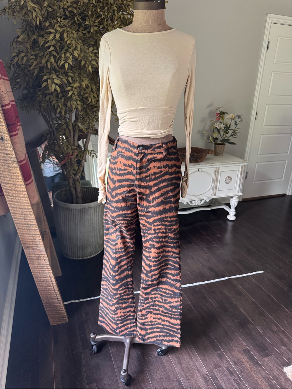 Stella Dallas tan crop top with a tie in back size M